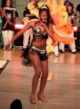 madrinha_da_bateria_2013